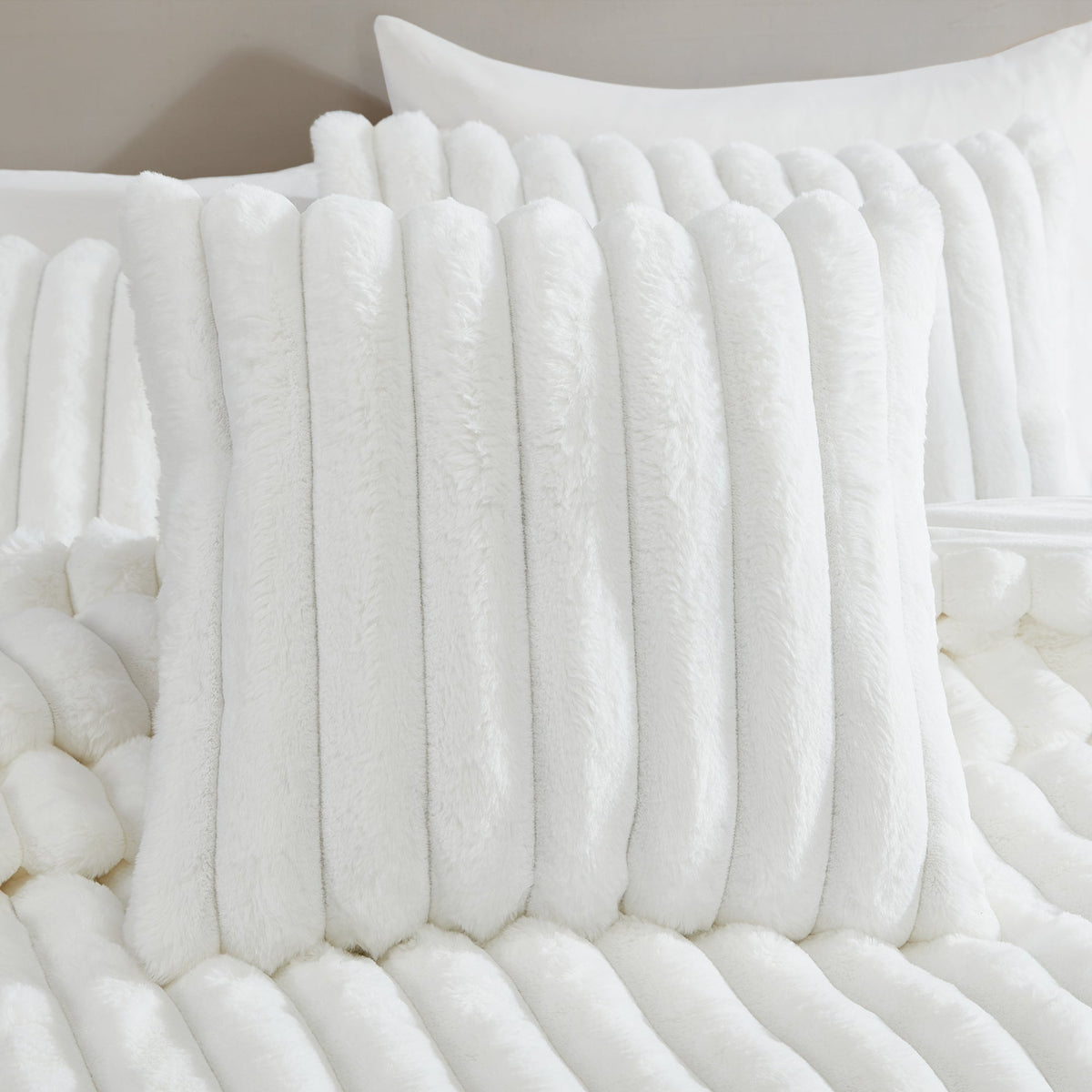 Everett 4-Piece White Micro Mink King Bedding Ensemble