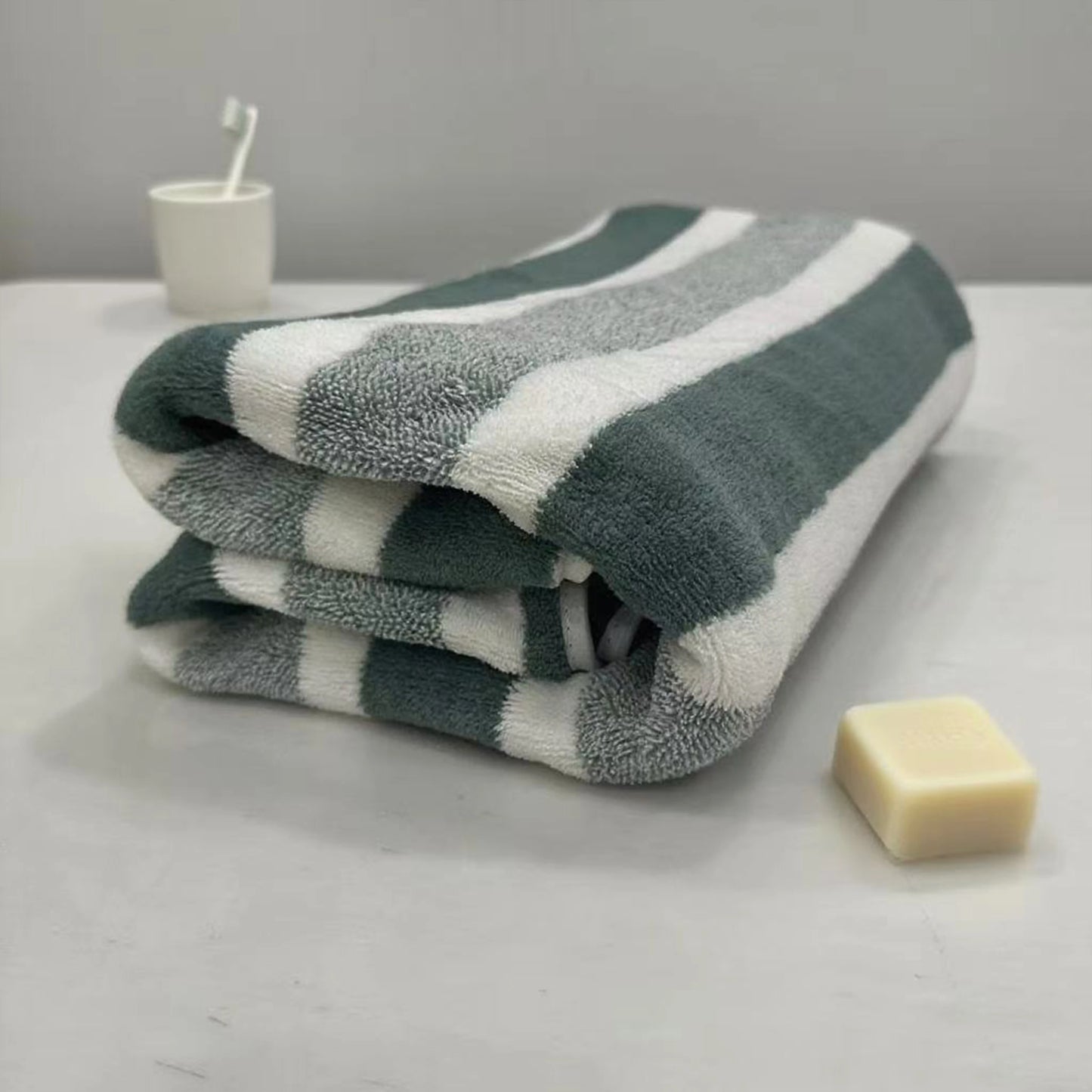 Thick bath towel