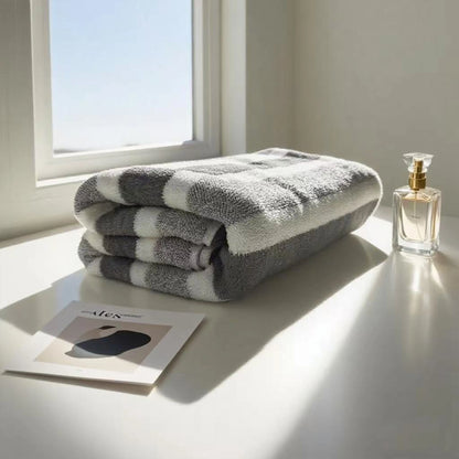 Thick bath towel